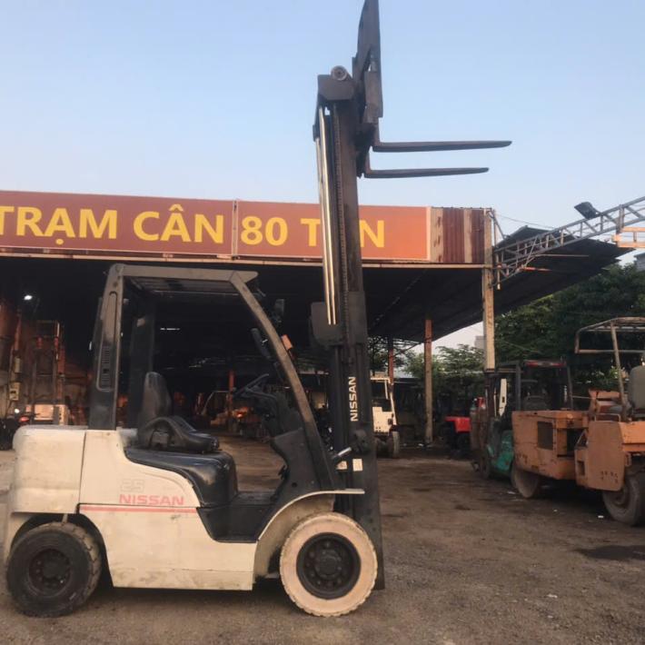 Xe nâng Nissan 2 tấn 5