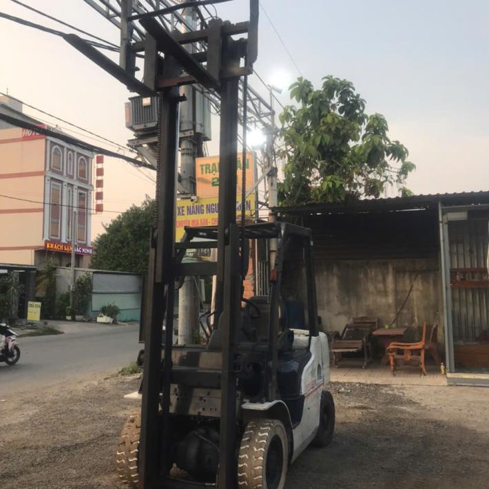 Xe nâng Nissan 2 tấn 5