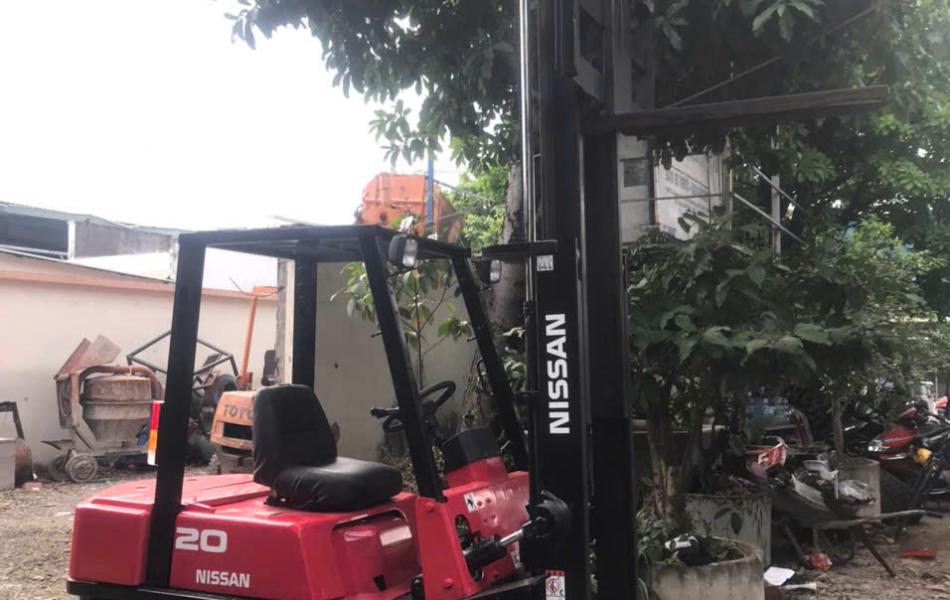 Xe Nâng Nissan 2 Tấn màu đỏ