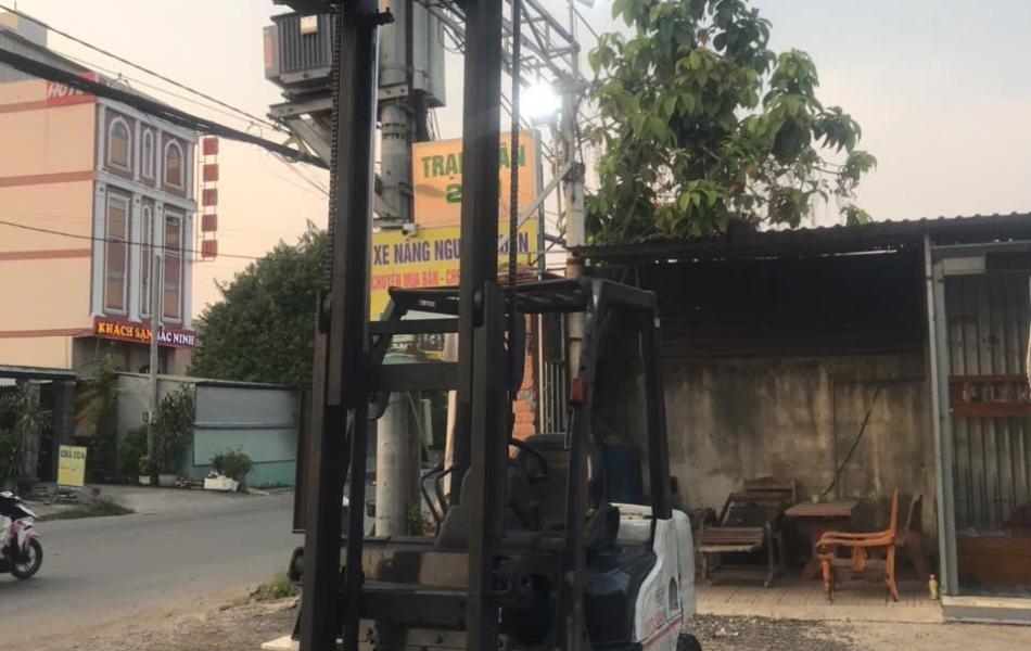 Xe nâng Nissan 2 tấn 5