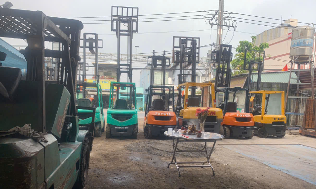 Xe Nâng Hoàng Diệp