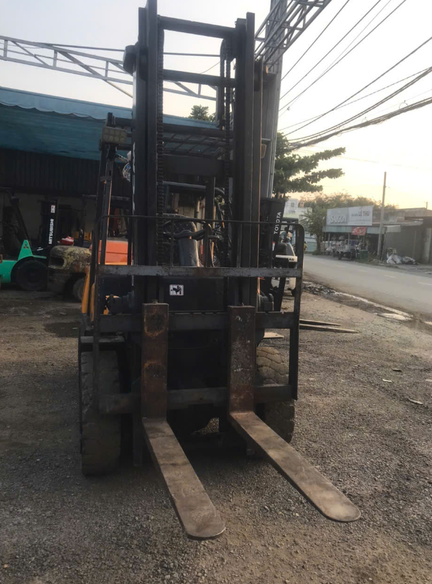 XE nâng tcm