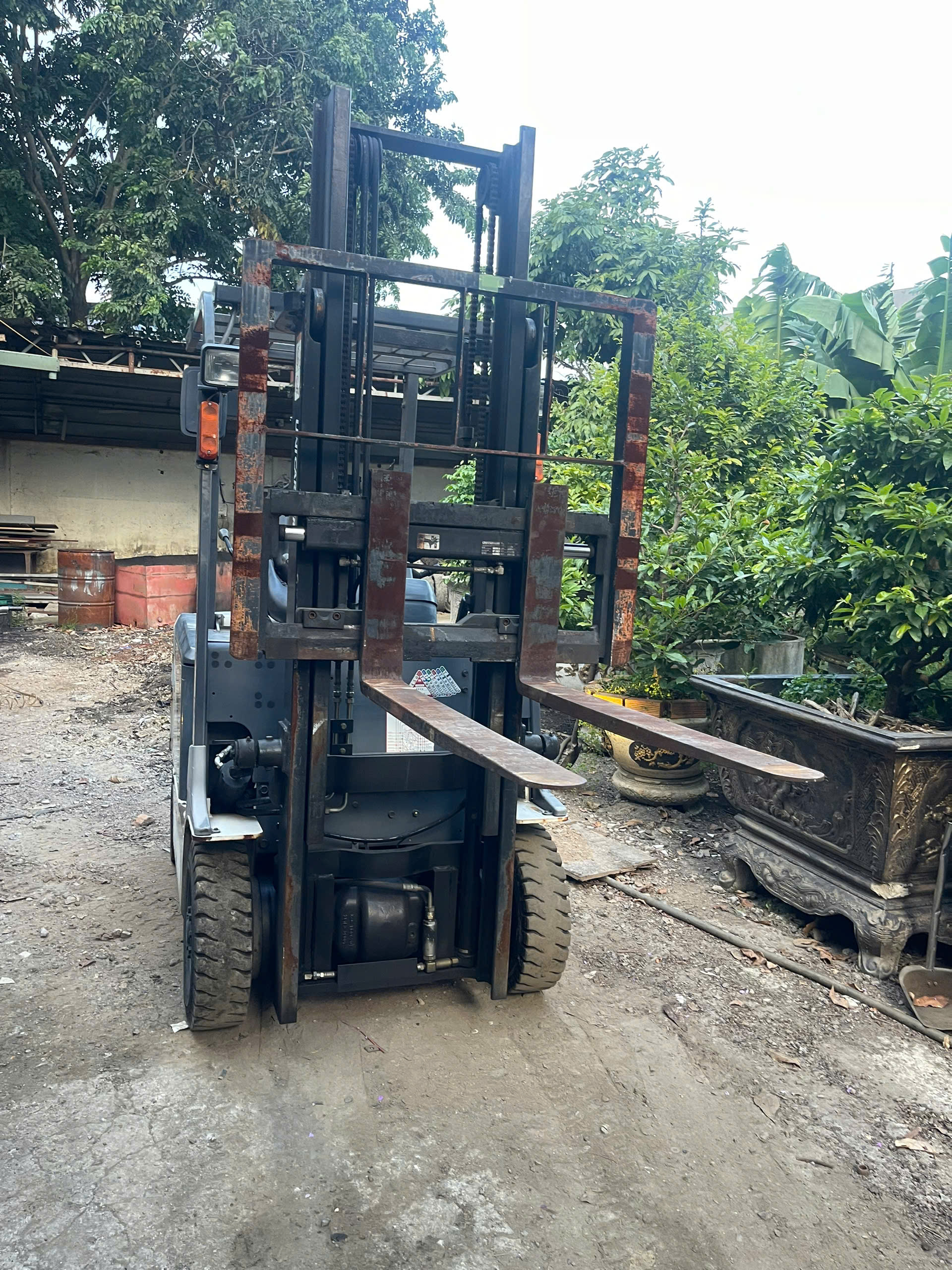 Thiết kế nhỏ gọn giúp xe dễ dàng di chuyển trong kho hàng và không gian hẹp