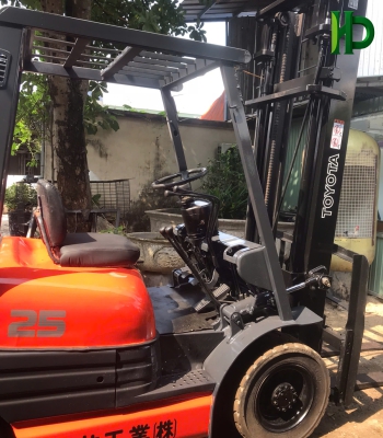 Xe nâng hiệu Toyota